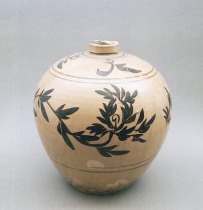 Bottiglia smaltata buff, Dinastia Sung, 960-1279 da Chinese School